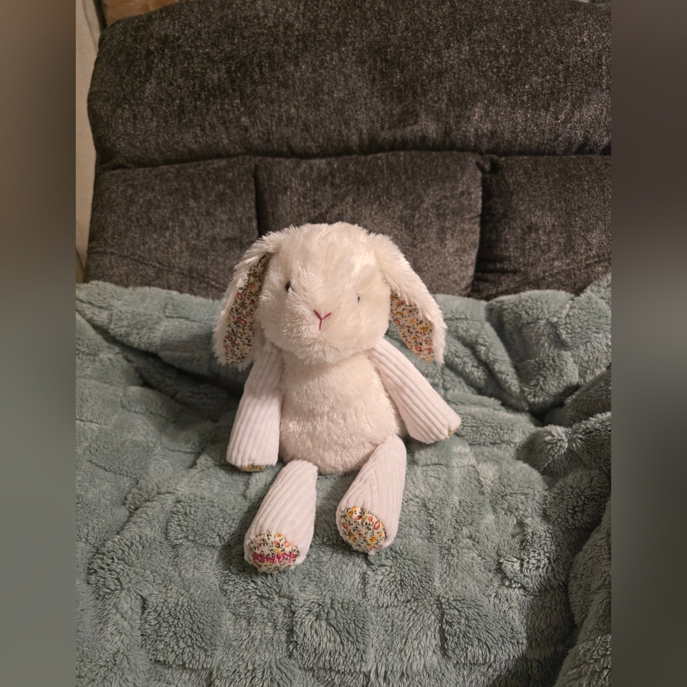 Bailey The Bunny Scentsy Buddy 2023 - Picture 4 of 6